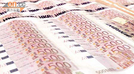 警方在行動中搜出十九萬歐元。	（朱偉坤攝）