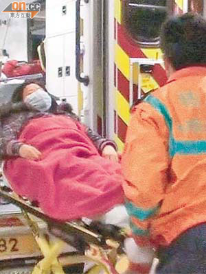 企圖自殺的婦人獲救送院。	（邱國賢攝）