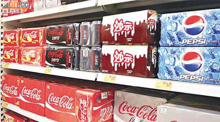 可樂飲品深受全球消費者歡迎。	（陳錦輝攝）