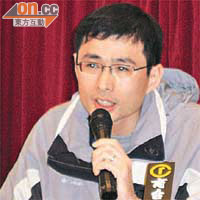 王老師表示無法在九月前製作足夠教材。
