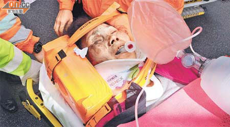 在尖沙咀被撞傷老婦送院時已昏迷。	（林少兒攝）