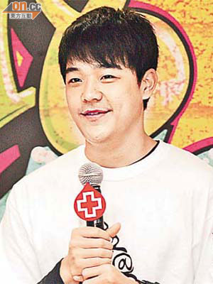 王俊迪呼籲滿十八歲的年輕人定期捐血。	（梁耀榮攝）