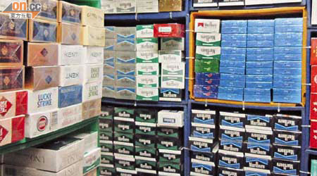 李卓人指有便利店分店的貨倉有約五千包香煙存貨。	（李卓人提供）