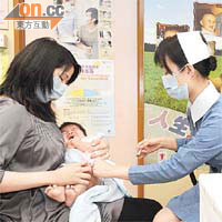 母嬰健康院現時替嬰幼兒免費注射十價肺炎球菌疫苗，專家建議考慮注射十三價疫苗。	（資料圖片）