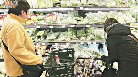 學者建議市民選購質量有認證的蔬菜，確保健康。	（袁志豪攝）