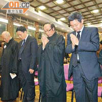 松永大介昨晚出席法會，為其遇難同胞合十默哀。