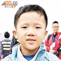 年僅六歲的吳俊熹是參與拉飛機的最年輕參加者。