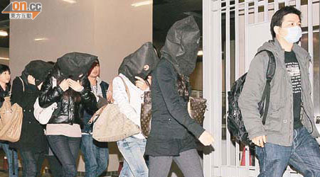 五名內地妓女在觀塘一間酒店被捕。	（梁國雄攝）