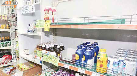 日本食品專門批發店上的貨品亦有補貨不足情況。	（朱先儒攝）