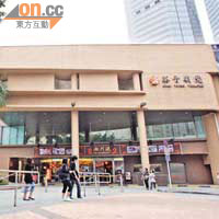 葵青劇院<BR>康文署去年推出開放舞台試驗計劃，「開放」香港文化中心、沙田大會堂及葵青劇院舞台的空地予演藝人士作舞台。