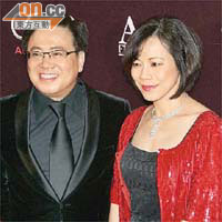 王梓軒父母、國際電影節協會主席王英偉（左）與太太齊出席頒獎禮。