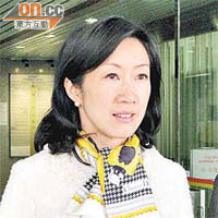 女被告容雅瑩涉嫌出售翻版教材。