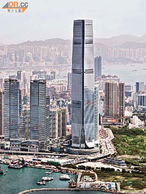 號稱全球最高的香港麗思卡爾頓酒店，位於全球第四高的ＩＣＣ上。