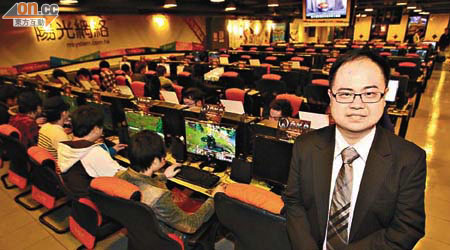 陳龍盛估計，如政府立例禁止在商住樓宇經營的網吧在午夜至清晨營業，全港將有一半網吧結業。