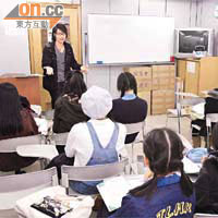 早稻田日本語研修中心考慮於日本聘請老師來港授課，或開辦遙距課程，以供延期入學的學生就讀。