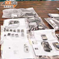 警方搜出大批鏡頭、相機等器材。