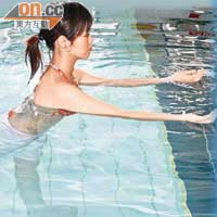 水中太極等水中運動可有效緩減痛症。	（資料圖片）