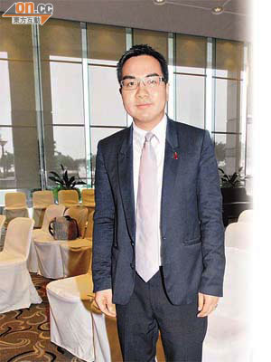 楊洪囝囝楊駿業尋日代父出席中國愛滋病防治行動香港委員會舉辦嘅記者會。
