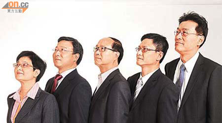 史泰祖（右起）、陶君行、黎廣德、張國鈞同黃碧雲如果要組成團隊，一定係「蠢蠢欲動要參選團隊」。