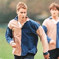 十八歲<br>十八歲的威廉踢足球情況。
