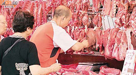 豬肉零售價不斷上升，令市民百上加斤。	（林少權攝）