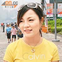 李小姐<br>「旅行社可以提高團費，而不應強迫遊客消費，香港政府也應該加強管制。」