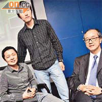 陳繁昌（右）與兩名舊生為研發軟件，大半年來中美兩邊走，互相交流構思。	（林少權攝）