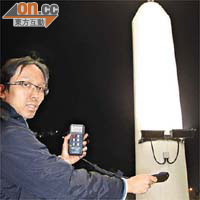 譚凱邦認為向上照射的裝飾燈並不實用，有浪費電力之嫌。