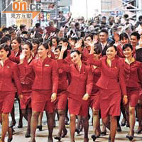 國泰航空的空姐連續第二年奪得世界十佳微笑服務航空公司第一位。（資料圖片）