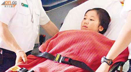 女童被私家車撞倒受傷，送院時仍清醒。	（趙瑞麟攝）