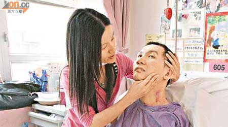 朱振國癱瘓後，教養女兒的重擔要由妻子蔡燕萍獨力扛起。	（資料圖片）