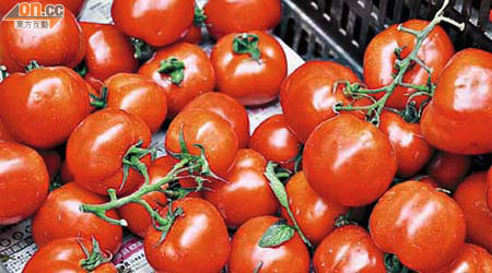 番茄內含大量茄紅素，有助降低膽固醇，預防心臟病。