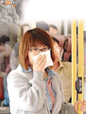 封閉式巴士車廂內空氣污染嚴重，引起車長及乘客關注。