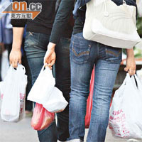 港府建議擴大膠袋稅範圍至所有零售店。