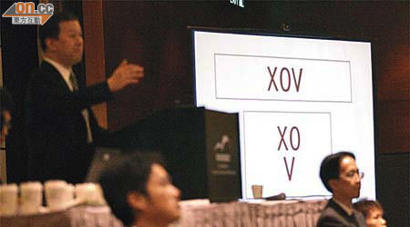 象徵愉快表情的X0V車牌，以全場最高價的十萬元成交。	（梁耀榮攝）