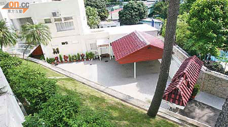 史美倫位於壽山村道的豪宅駿園，被揭發未有依照屋宇署命令動工修葺斜坡。