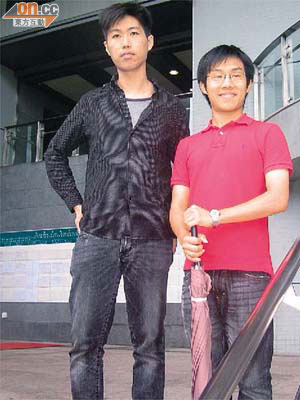 被告黃浩銘（右）及黃俊杰（左）涉嫌在科學館外擾亂秩序。