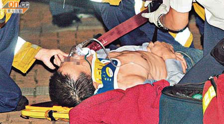 吊頸獲救男子身形健碩，在現場接受急救後送院。