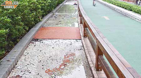 鰂魚涌公園緩跑徑翻新未幾出現破損，負責承建商需進行修補。