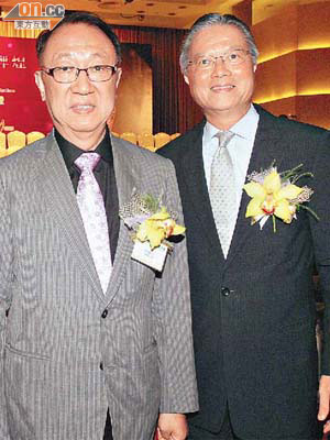 趙振國（左）曾經同方剛爭過立法會議席，但兩人仍然係老友。（溫國佳攝）