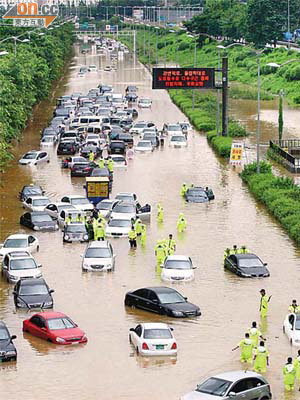 南韓首爾連日受到特大暴雨侵襲，立法會外訪團好彩避過一劫。	（資料圖片）