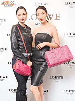 概念店開幕<br>名模Ana R（左）同Mikki Yao渴望收到男友送上靚手袋。
