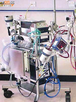 東區醫院現有兩部人工心肺機，計劃添置多一部。