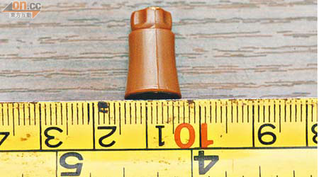玩具部分配件體積細小，闊度不足兩厘米。
