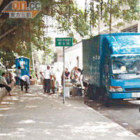 博康邨<br>博康邨之非法回收車雖不在邨內範圍，卻長期霸佔逸泰街的士站。