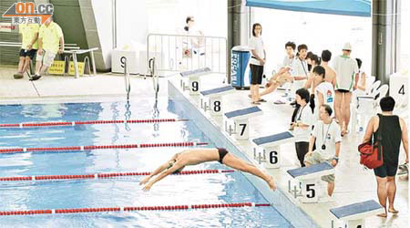 復辦的渡海泳只接受本港居民參賽，令外國泳手大失所望。	（資料圖片）