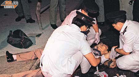 當年<br>警方龜速發放突發消息，日後突發記者難以拍下如賊王葉繼歡中槍等重要照片。