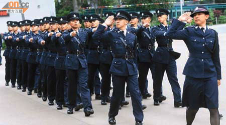 中六合彩的警員去年中才從學堂畢業。