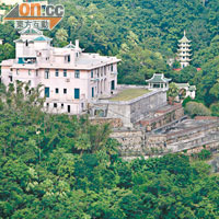 何東花園有逾八十年歷史，屬本港首幢由華人建成的山頂住宅。