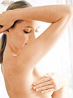 女性每月自我檢查乳房時，也要留意有沒有副乳及有否出現異常。